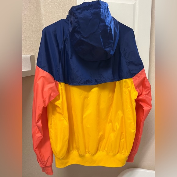 Nike Sportswear Windrunner Jacket “University Gold/Blue Void/Magic Ember” - Picture 2 of 3